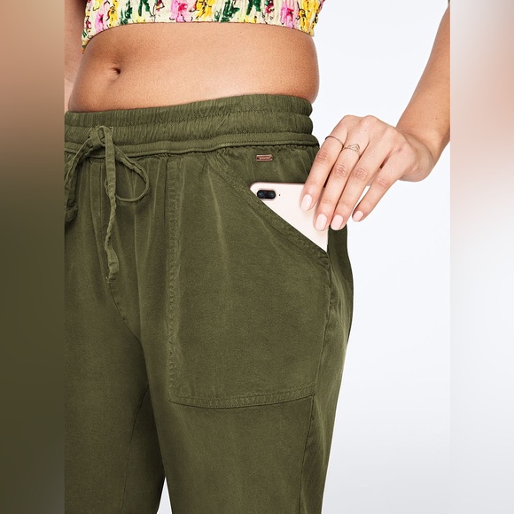 🆕VS Pink 💫 Green Cargo Pants 👖 Light Weight Joggers 🏃 Drawstring Waist NWT - Picture 2 of 3